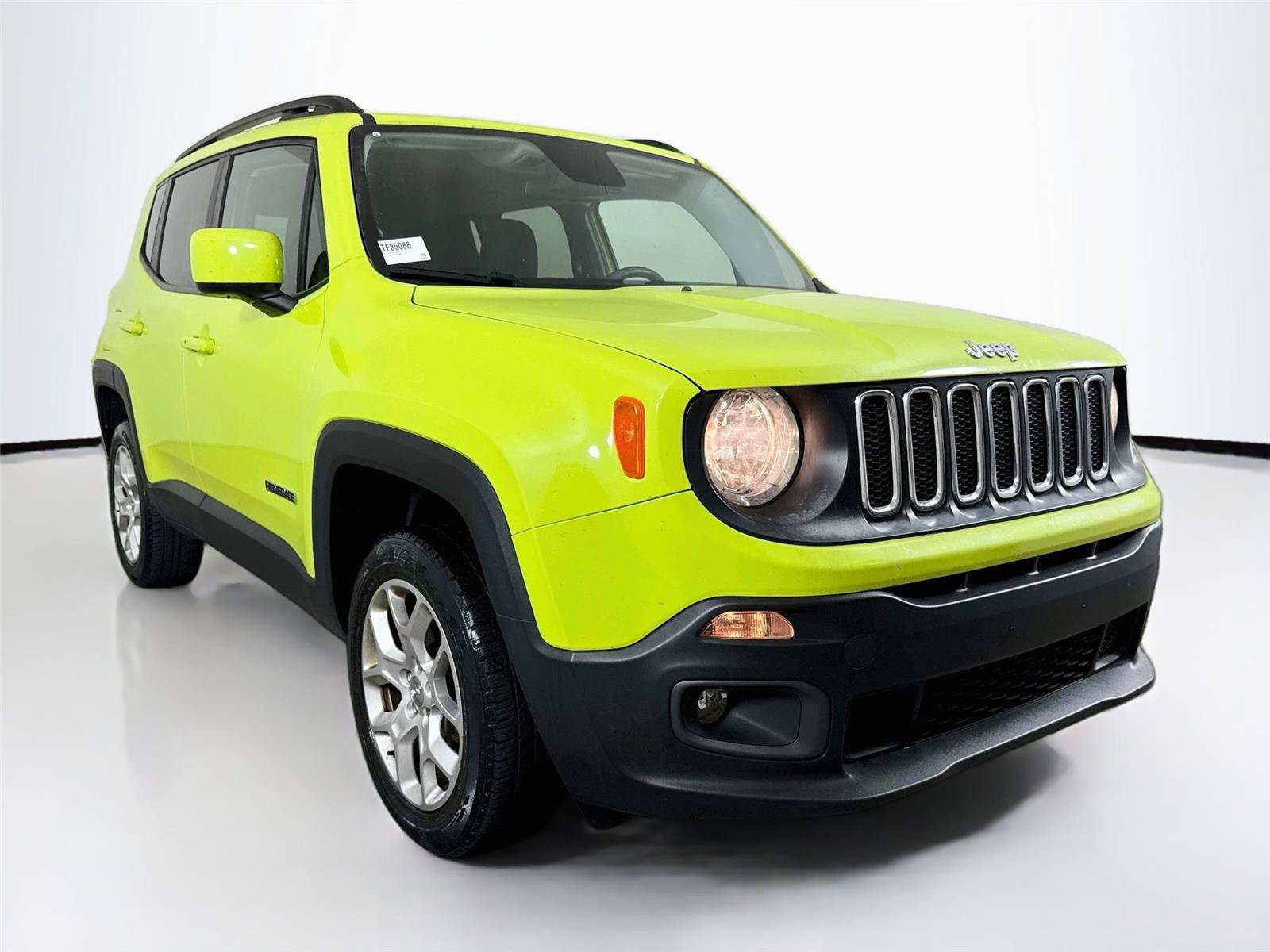 Used 2017 Jeep Renegade Latitude w/ Cold Weather Group AWD/4WD image 5
