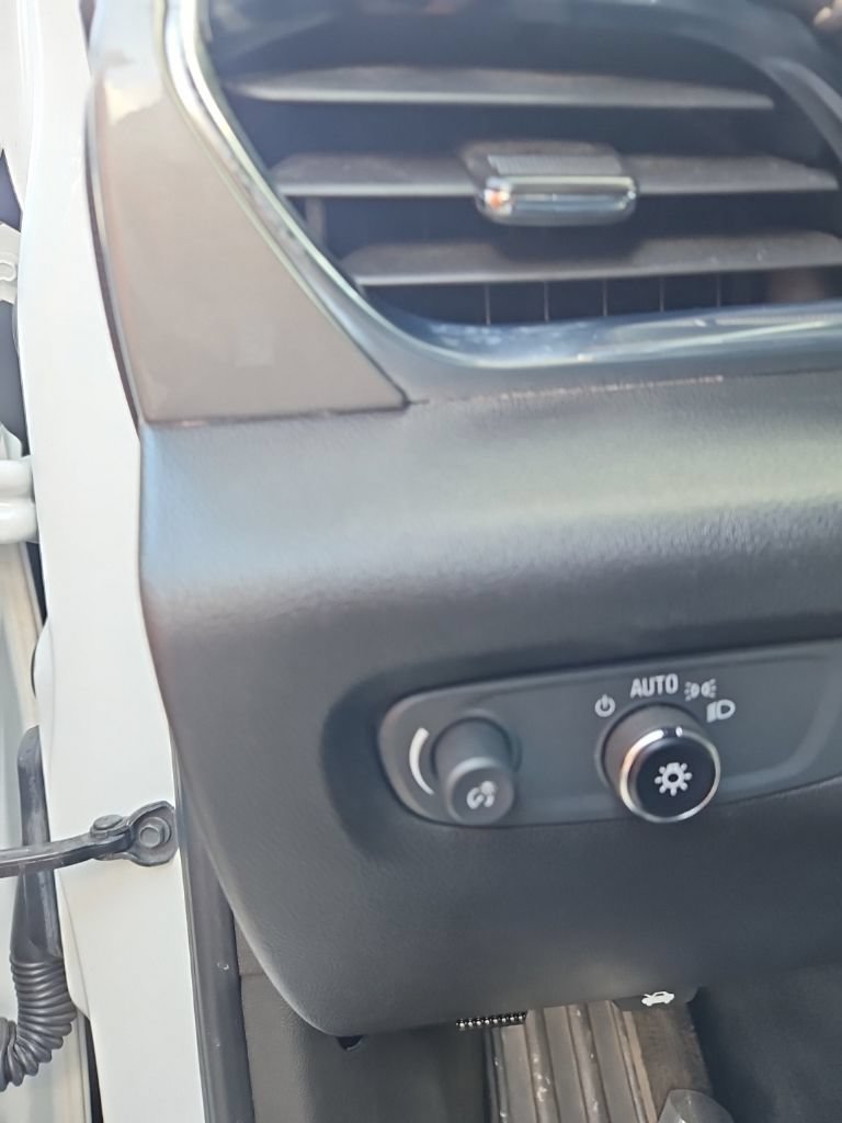 Used 2023 Chevrolet Traverse LT FWD image 15