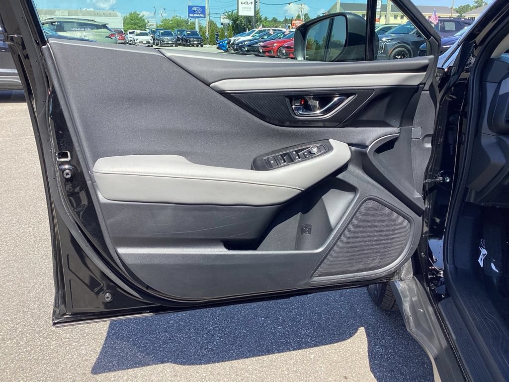 Used 2025 Subaru Outback Premium AWD/4WD image 11