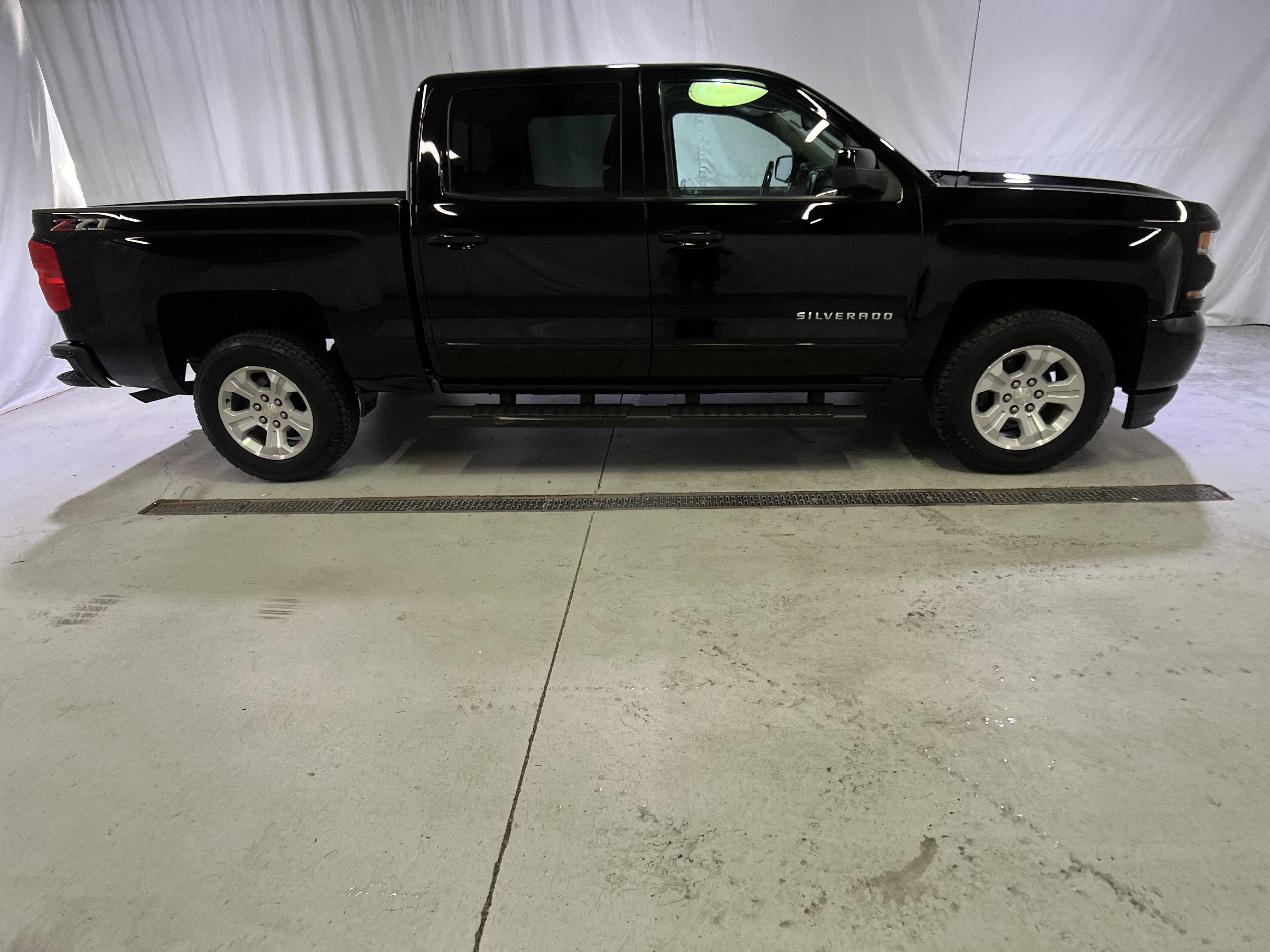 Used 2018 Chevrolet Silverado 1500 LT w/ All Star Edition AWD/4WD image 12