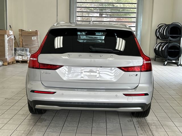 Certified 2025 Volvo V60 B5 Cross Country Plus image 3