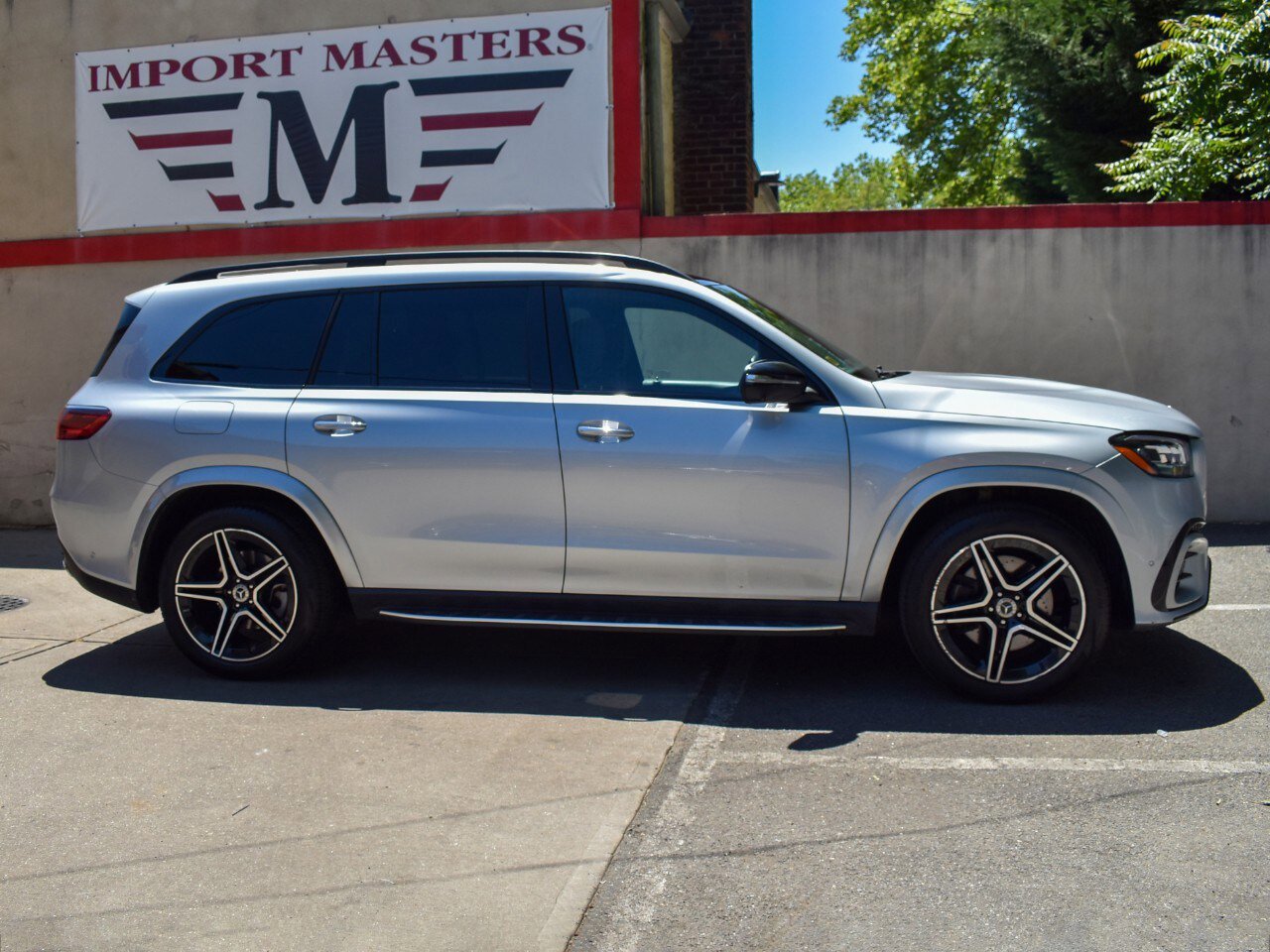 Used 2025 Mercedes-Benz GLS 450 4MATIC w/ AMG Line Exterior image 10