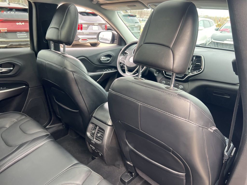 Used 2019 Jeep Cherokee Limited image 17