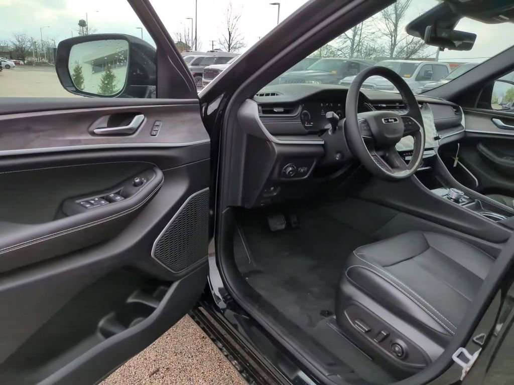 New 2026 Jeep Grand Cherokee L Limited AWD/4WD image 19