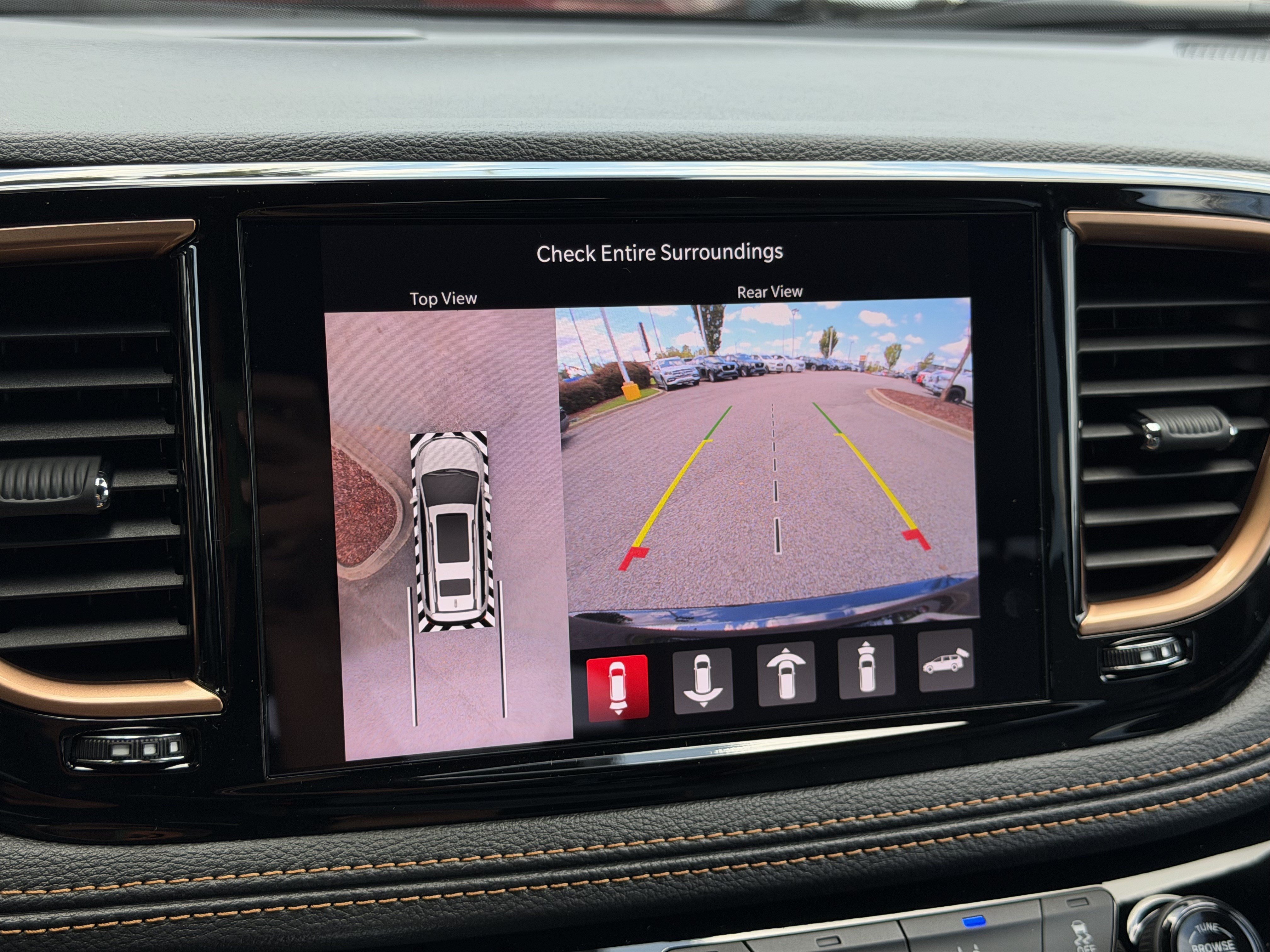 New 2027 Chrysler Pacifica Pinnacle w/ Theater Group FWD image 26