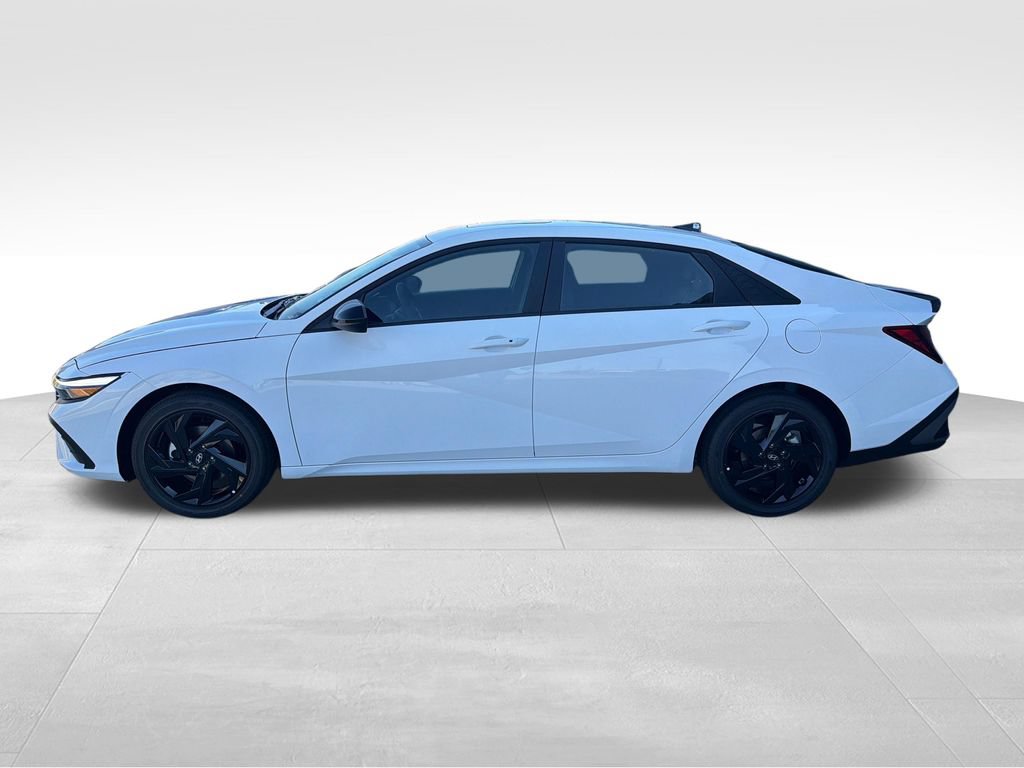 New 2026 Hyundai Elantra SEL Sport FWD image 2