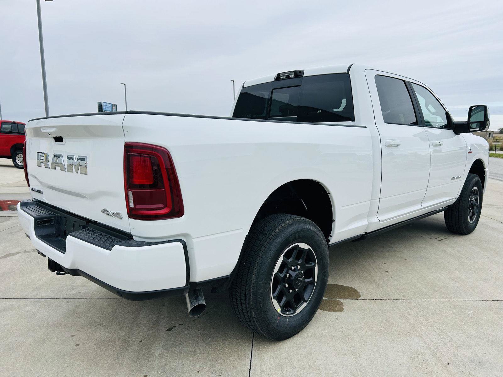New 2026 RAM 3500 Laramie AWD/4WD image 41