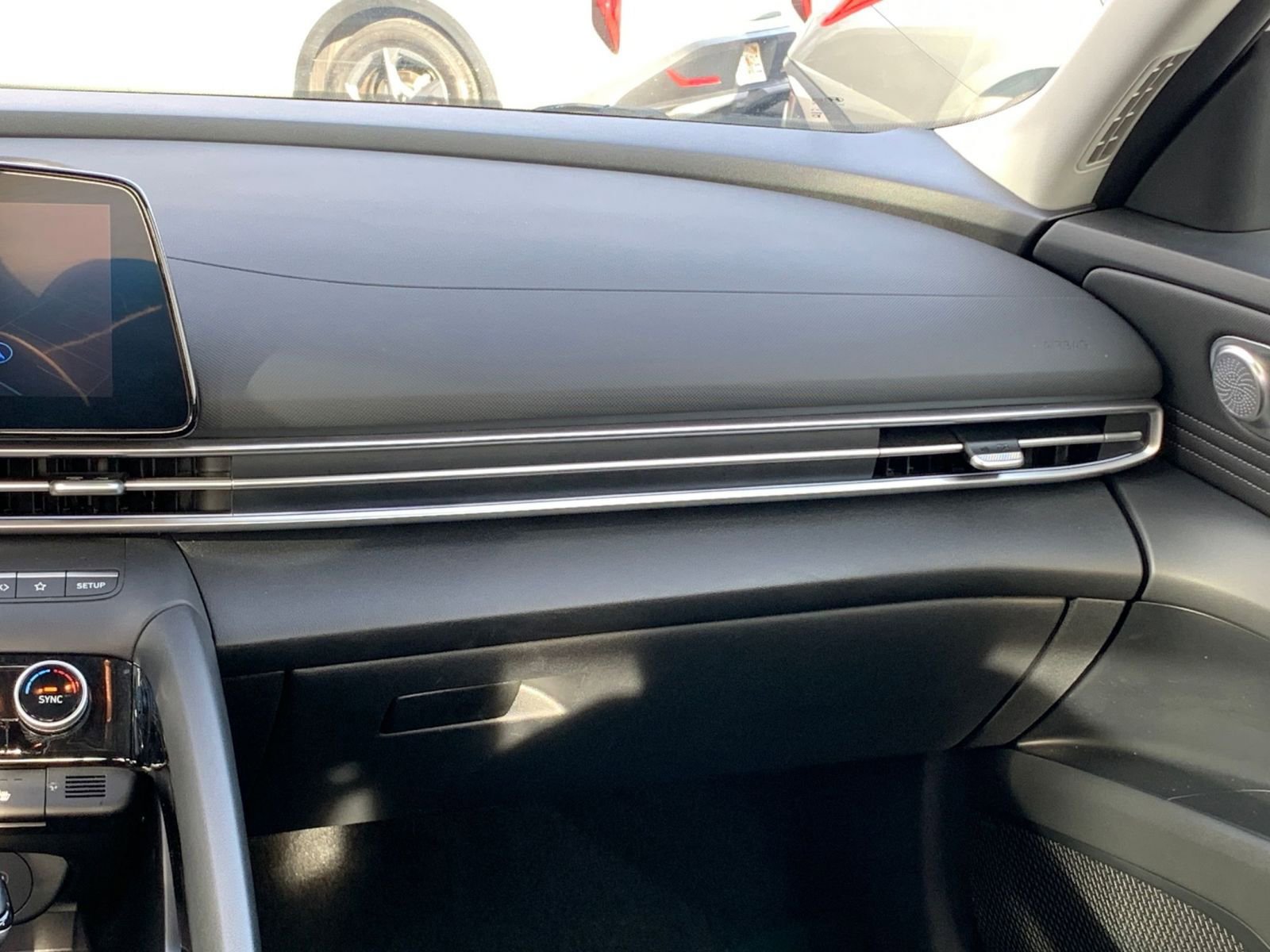 Used 2025 Hyundai Elantra Limited image 37