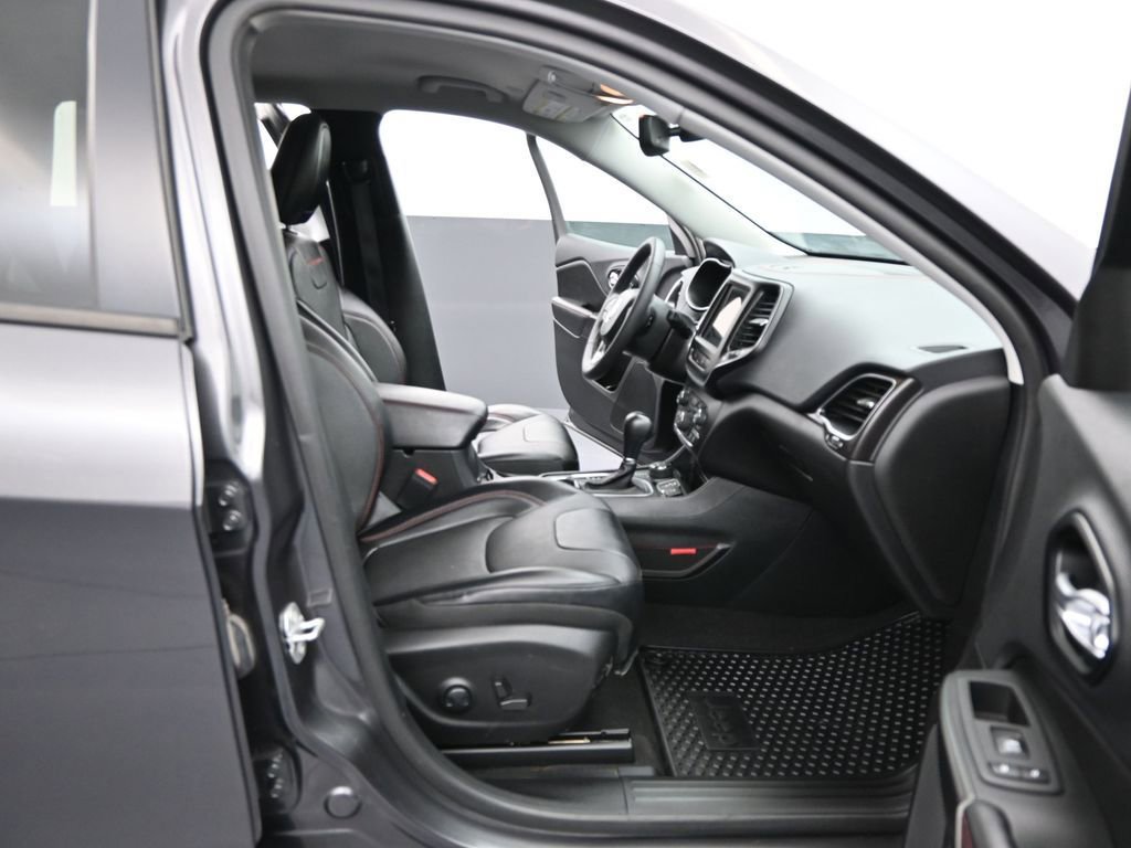 Used 2022 Jeep Cherokee Trailhawk w/ Premium Leather Package image 33
