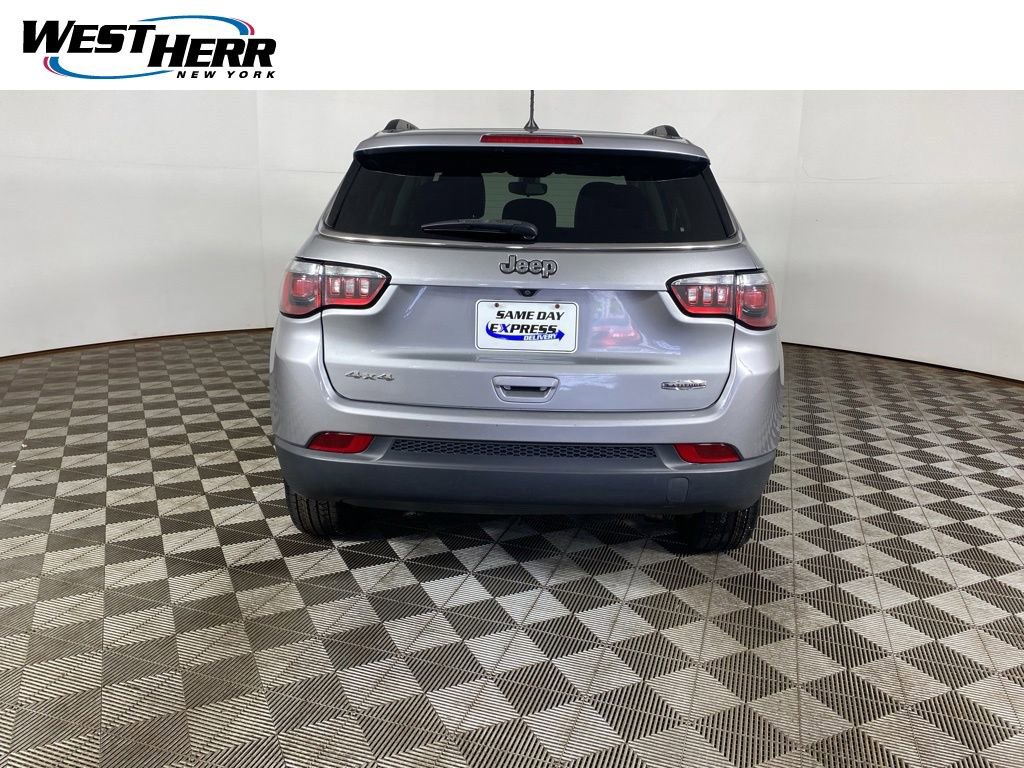 Used 2018 Jeep Compass Latitude AWD/4WD image 4
