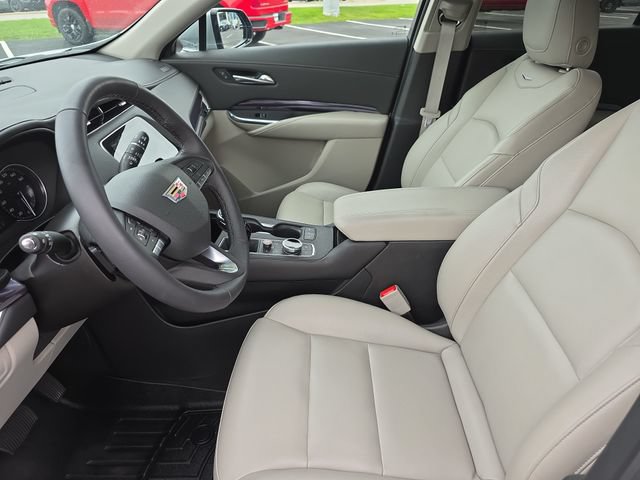 Certified 2023 Cadillac XT4 Luxury w/ Cold Weather Package FWD image 3