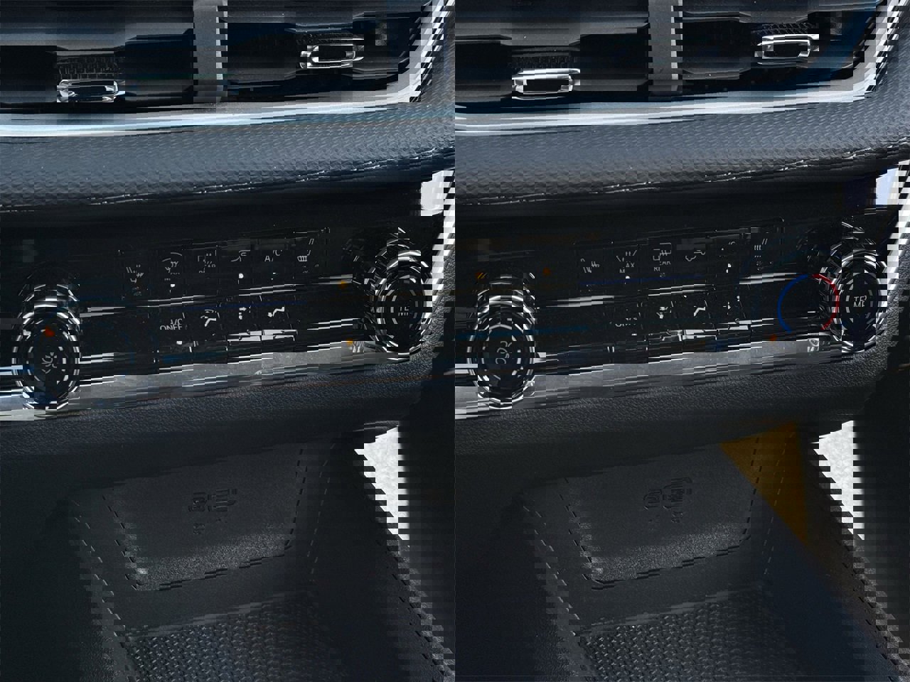 Used 2025 Chevrolet Equinox LT image 18