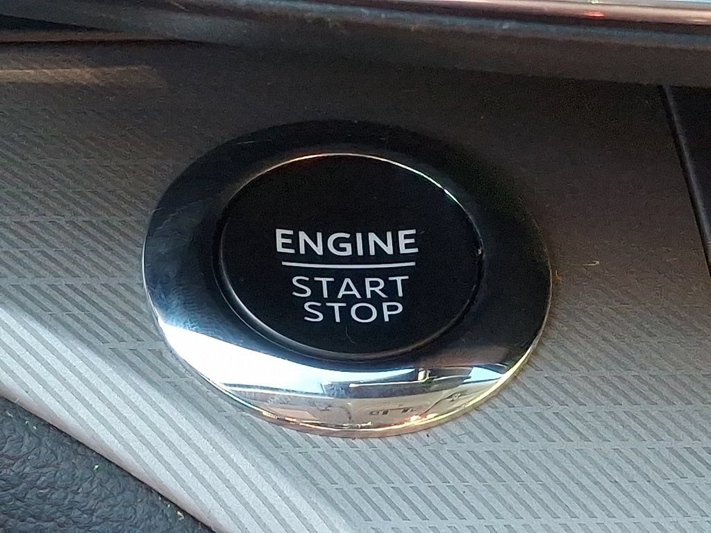 Used 2022 Ford Explorer XLT w/ Equipment Group 202A AWD/4WD image 24