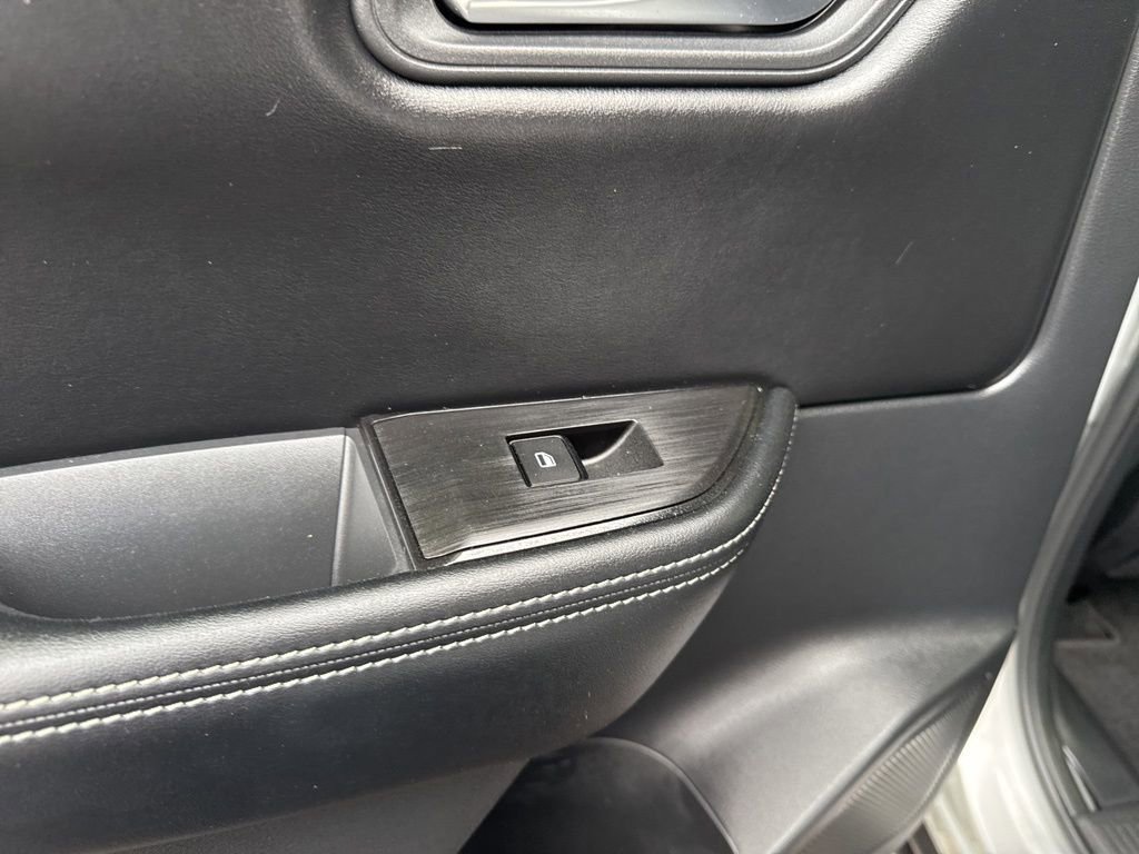 Used 2024 Nissan Rogue SV image 32