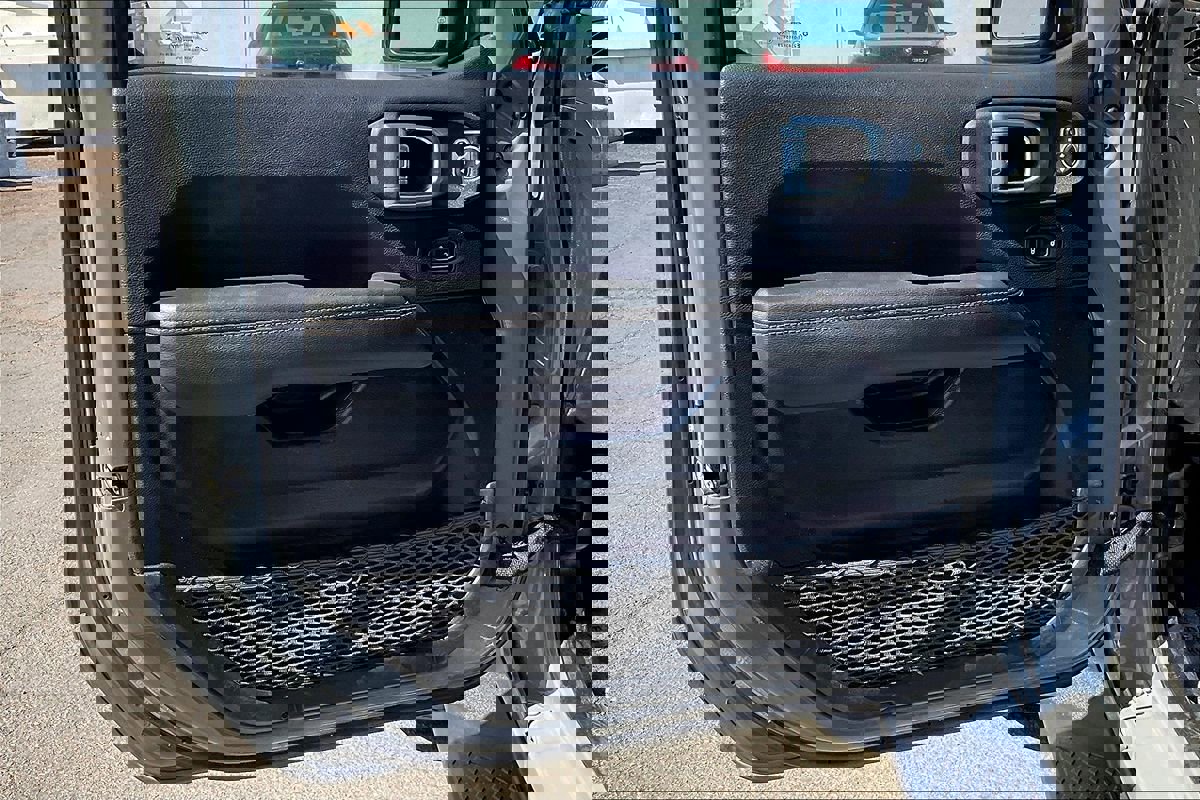 Used 2023 Jeep Gladiator Overland image 30