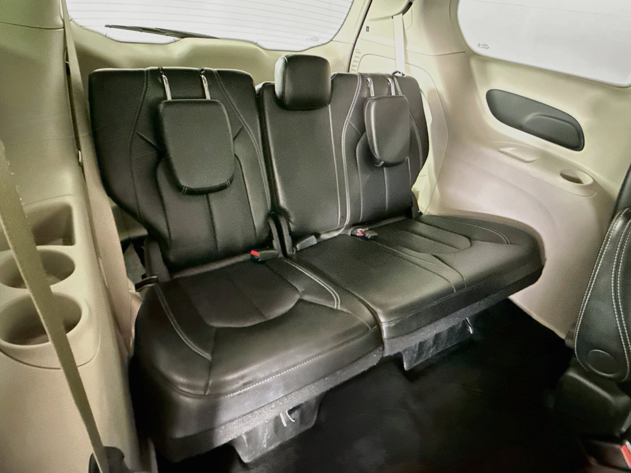 Used 2024 Chrysler Pacifica Touring-L FWD image 34