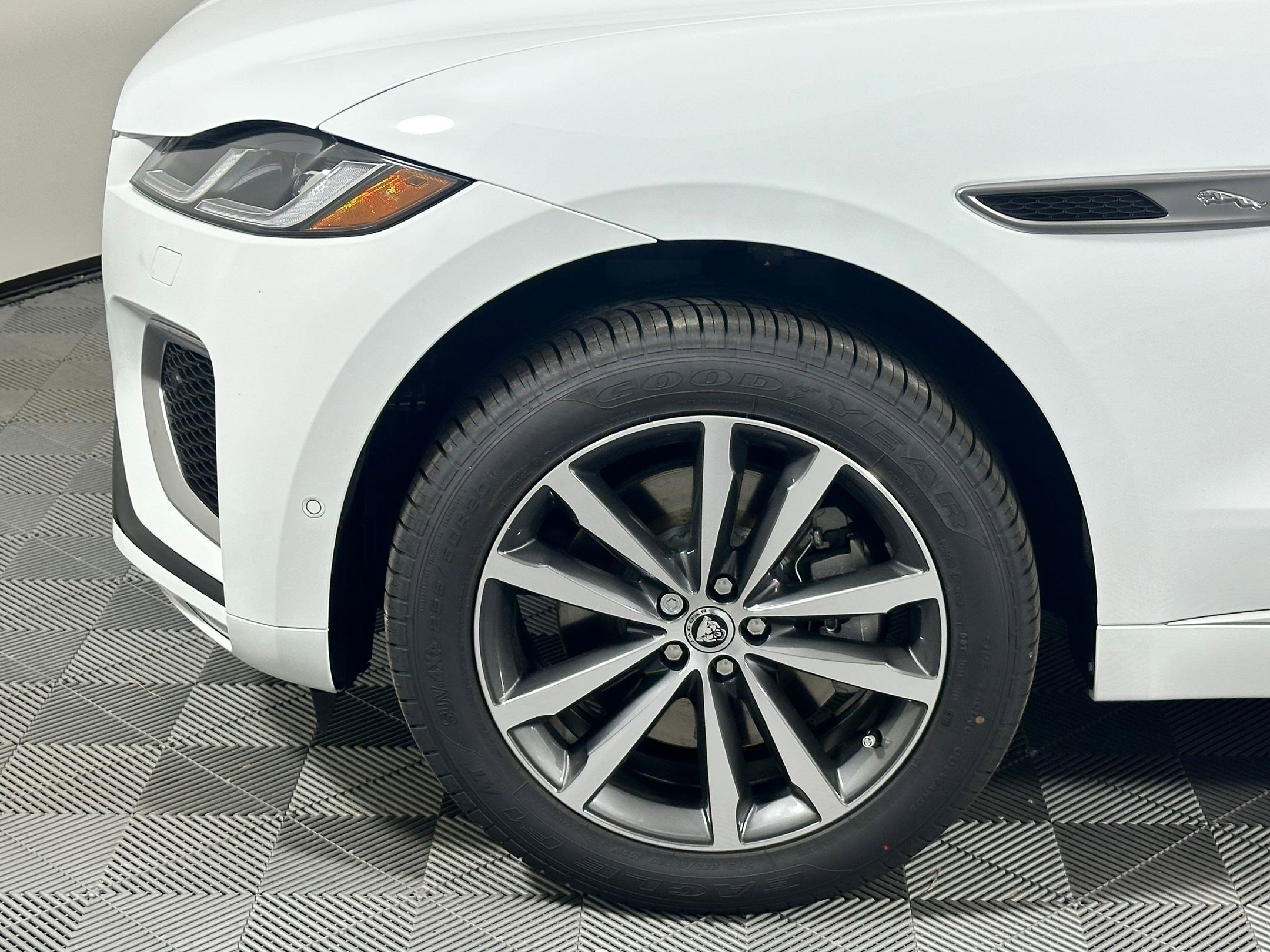 New 2026 Jaguar F-PACE R-Dynamic S image 9