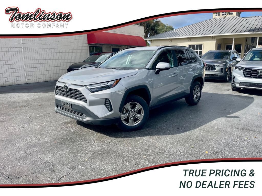 Used 2025 Toyota RAV4 XLE AWD/4WD image 1