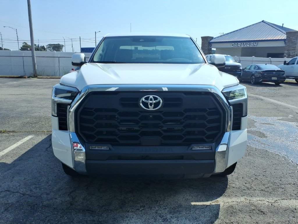 Used 2022 Toyota Tundra SR5 RWD image 2