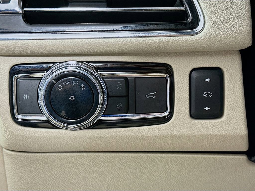 Used 2020 Lincoln Navigator Reserve w/ Equipment Group 208A Reserve image 12