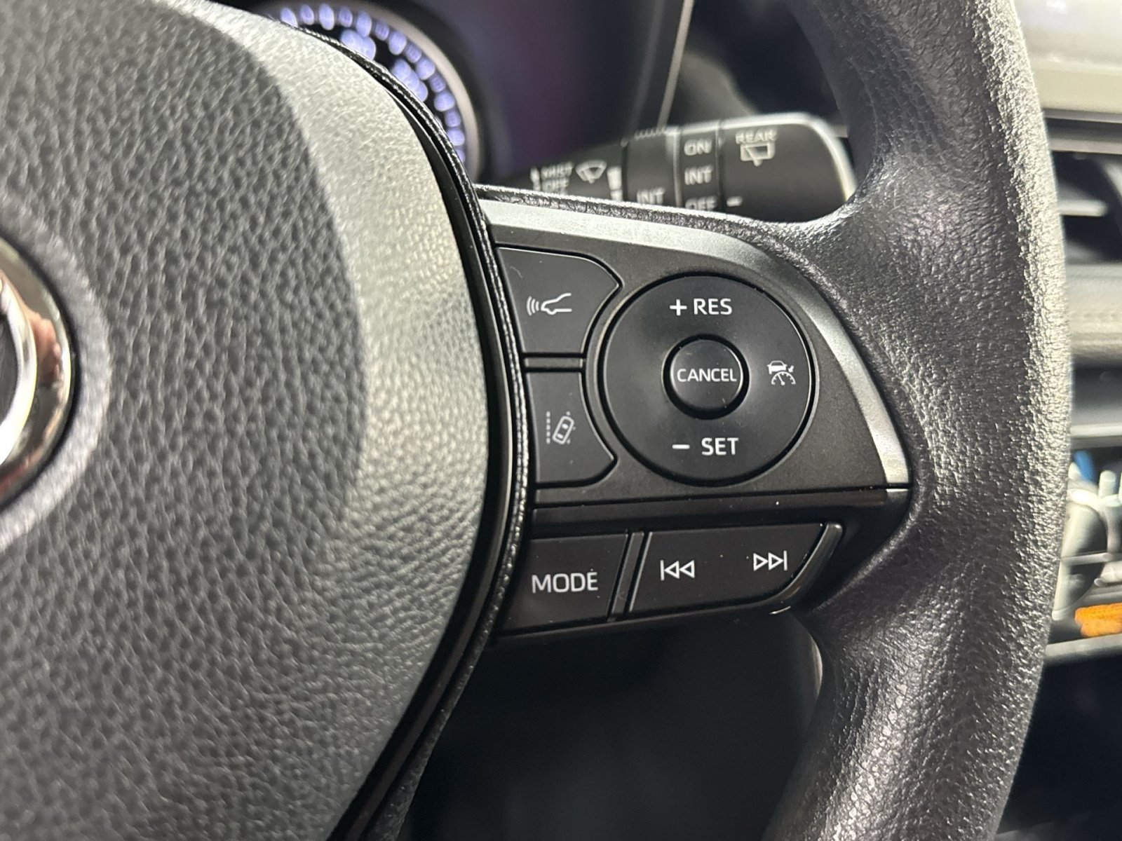 Used 2020 Toyota RAV4 XLE w/ Carpet Mat Package AWD/4WD image 44