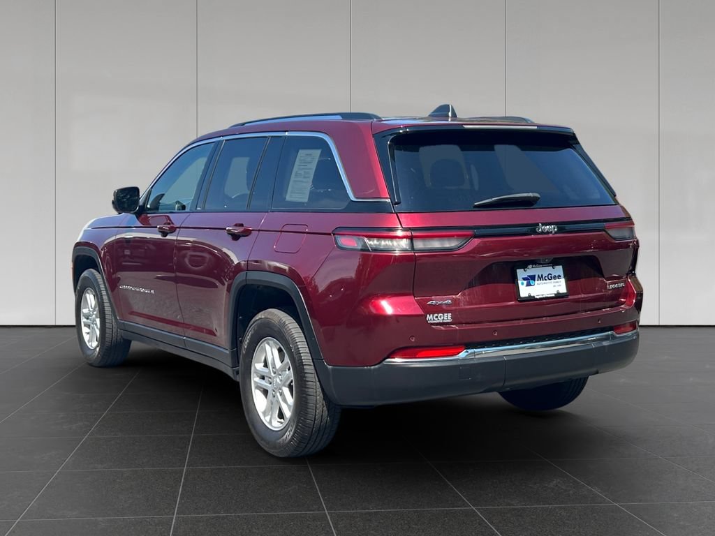 Used 2022 Jeep Grand Cherokee Laredo w/ Luxury Tech Group I AWD/4WD image 3