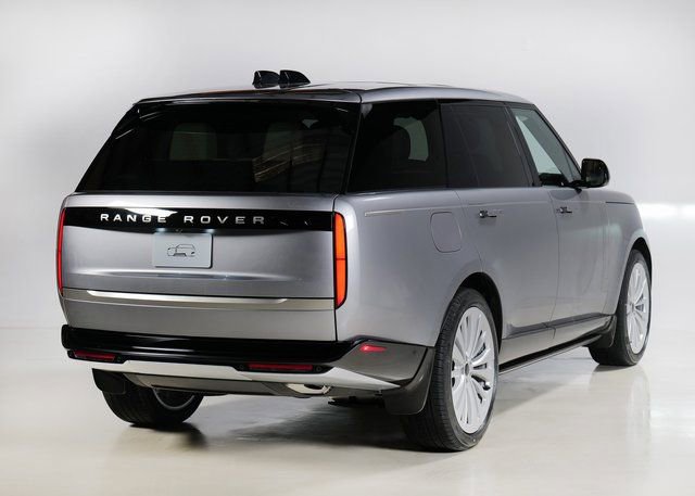 New 2026 Land Rover Range Rover Long Wheelbase SE image 2