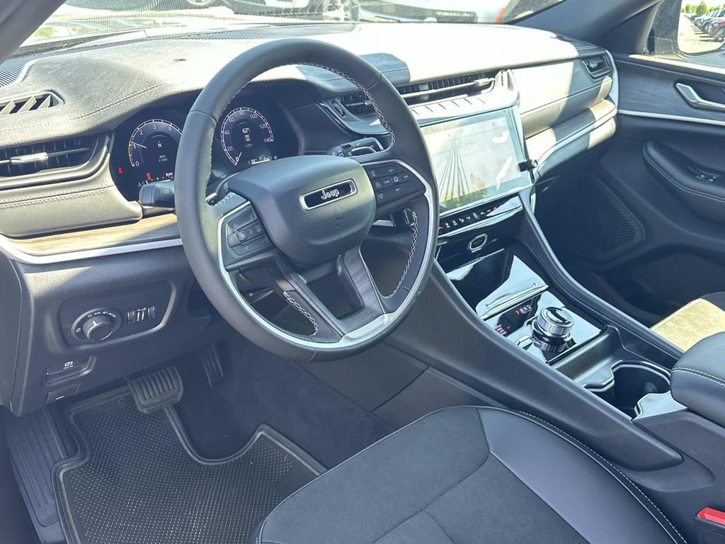 New 2026 Jeep Grand Cherokee Altitude AWD/4WD image 2