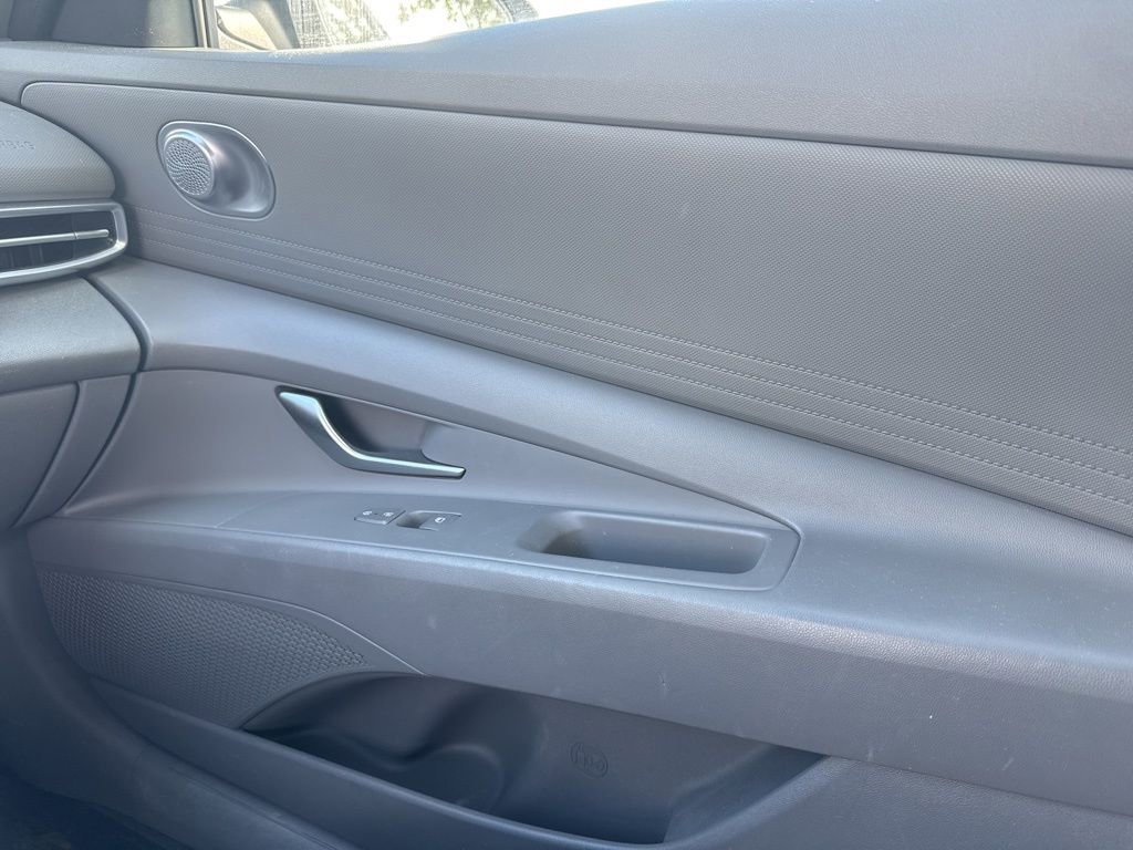 Used 2022 Hyundai Elantra Blue FWD image 10