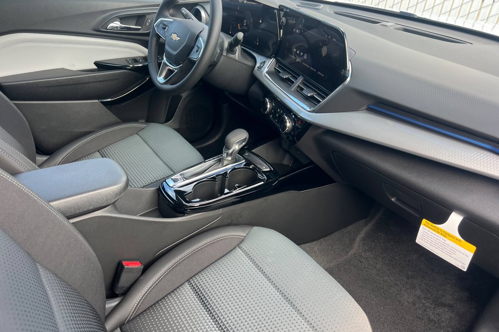 New 2026 Chevrolet Trax LT w/ LT Convenience Package FWD image 13