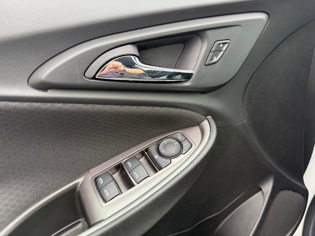 Used 2021 Chevrolet Malibu LS FWD image 11