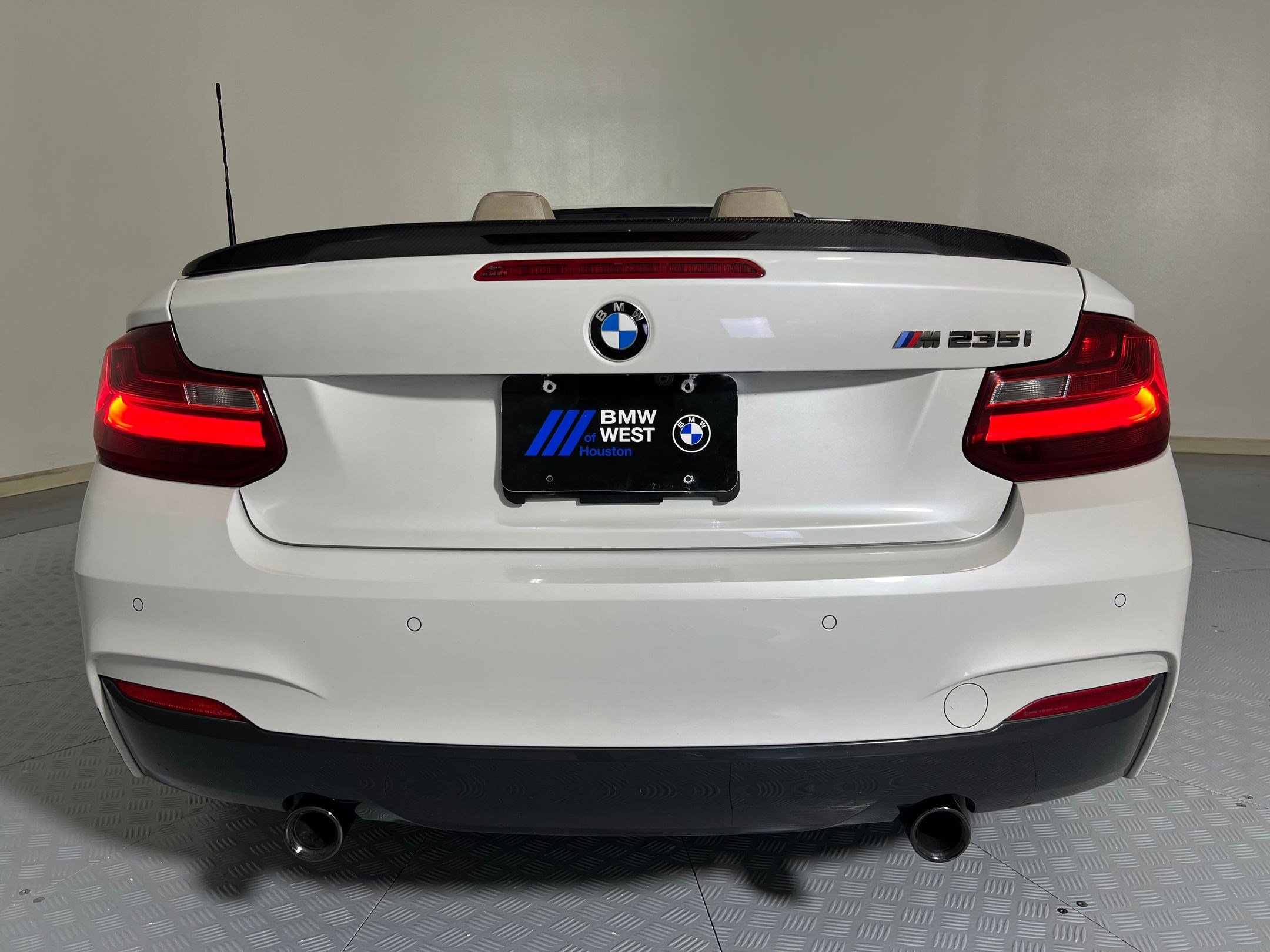 Used 2016 BMW M235i Convertible image 10