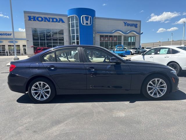 Used 2016 BMW 320i xDrive Sedan AWD/4WD image 2