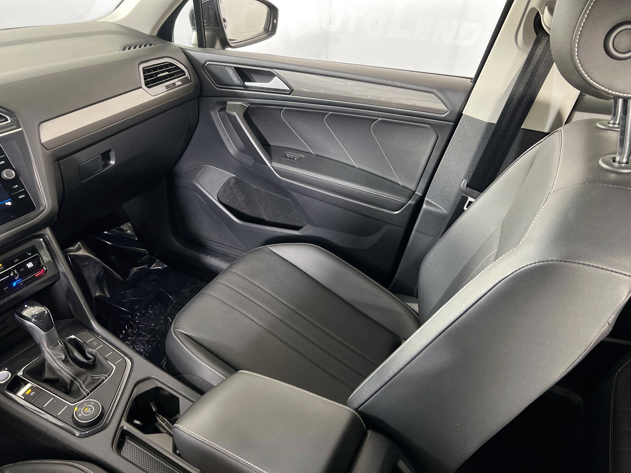 Used 2022 Volkswagen Tiguan SE AWD/4WD image 22