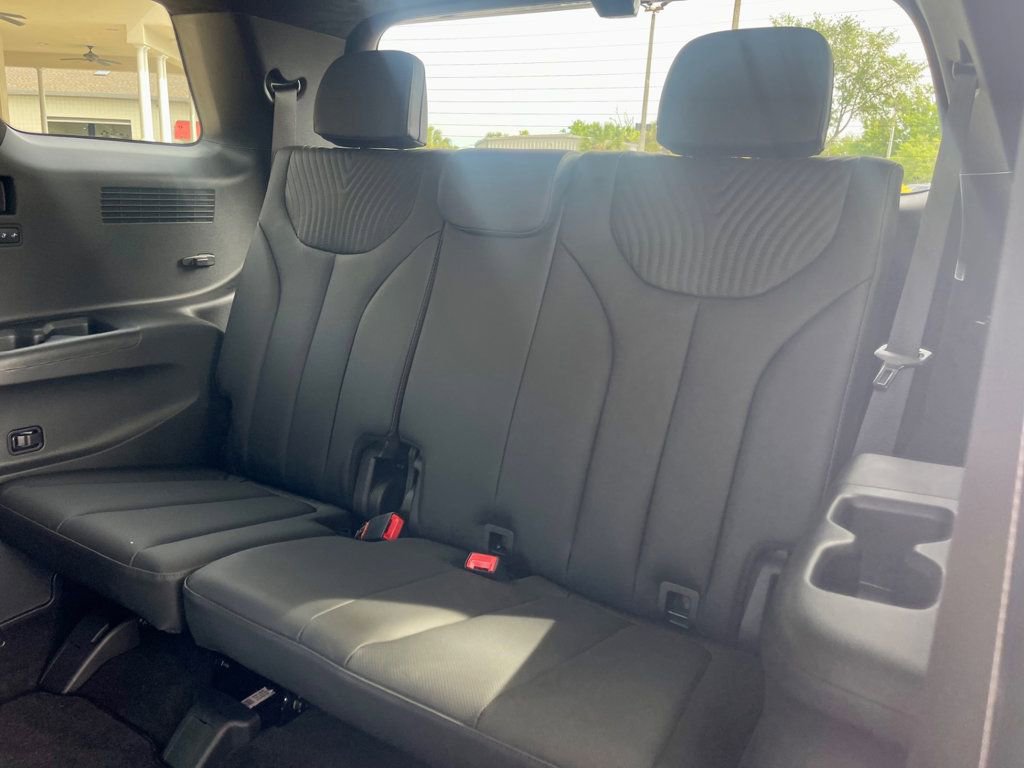 Used 2025 Hyundai Palisade Calligraphy FWD image 13