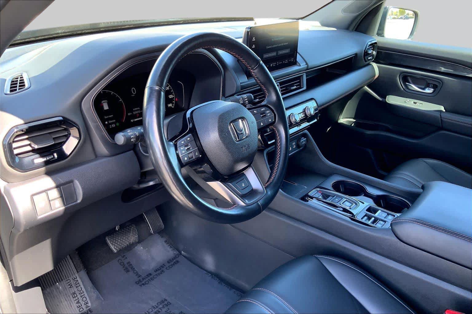 Used 2025 Honda Pilot TrailSport image 17