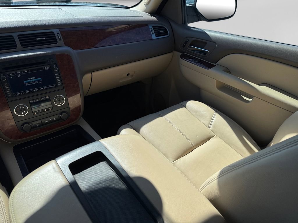 Used 2010 Chevrolet Tahoe LT w/ Luxury Package AWD/4WD image 20