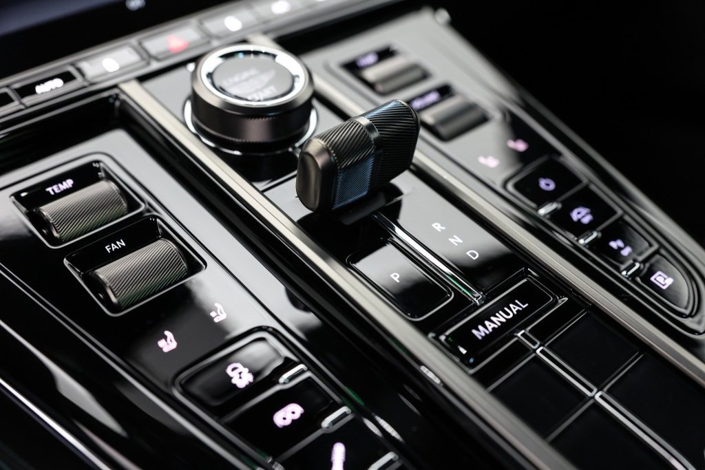 New 2025 Aston Martin V8 Vantage Coupe image 29