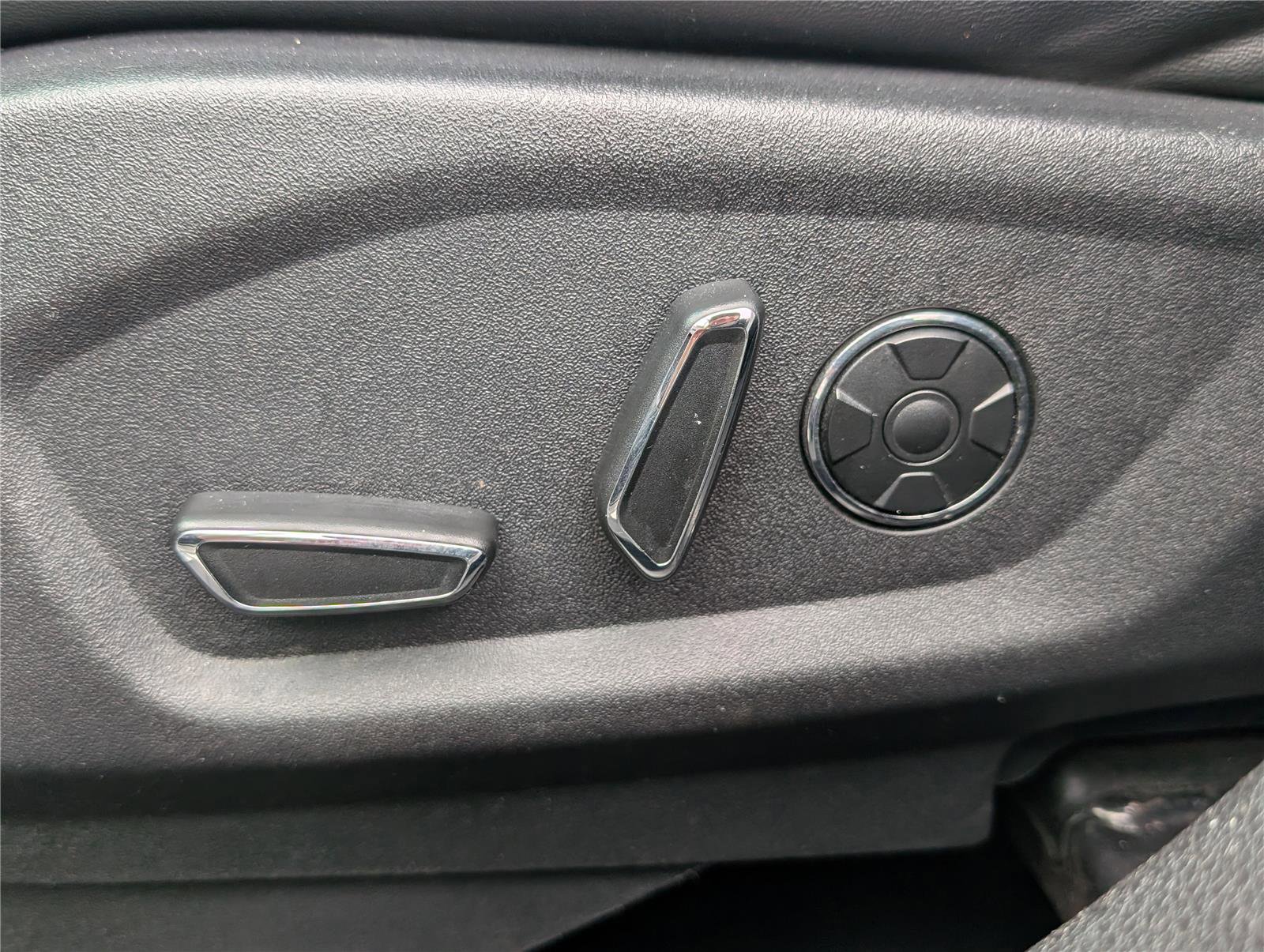 Used 2017 Ford Explorer Platinum image 23