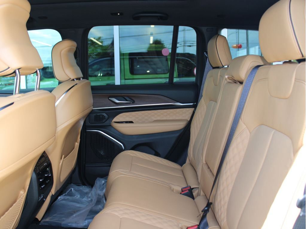 New 2025 Jeep Grand Cherokee Summit image 25