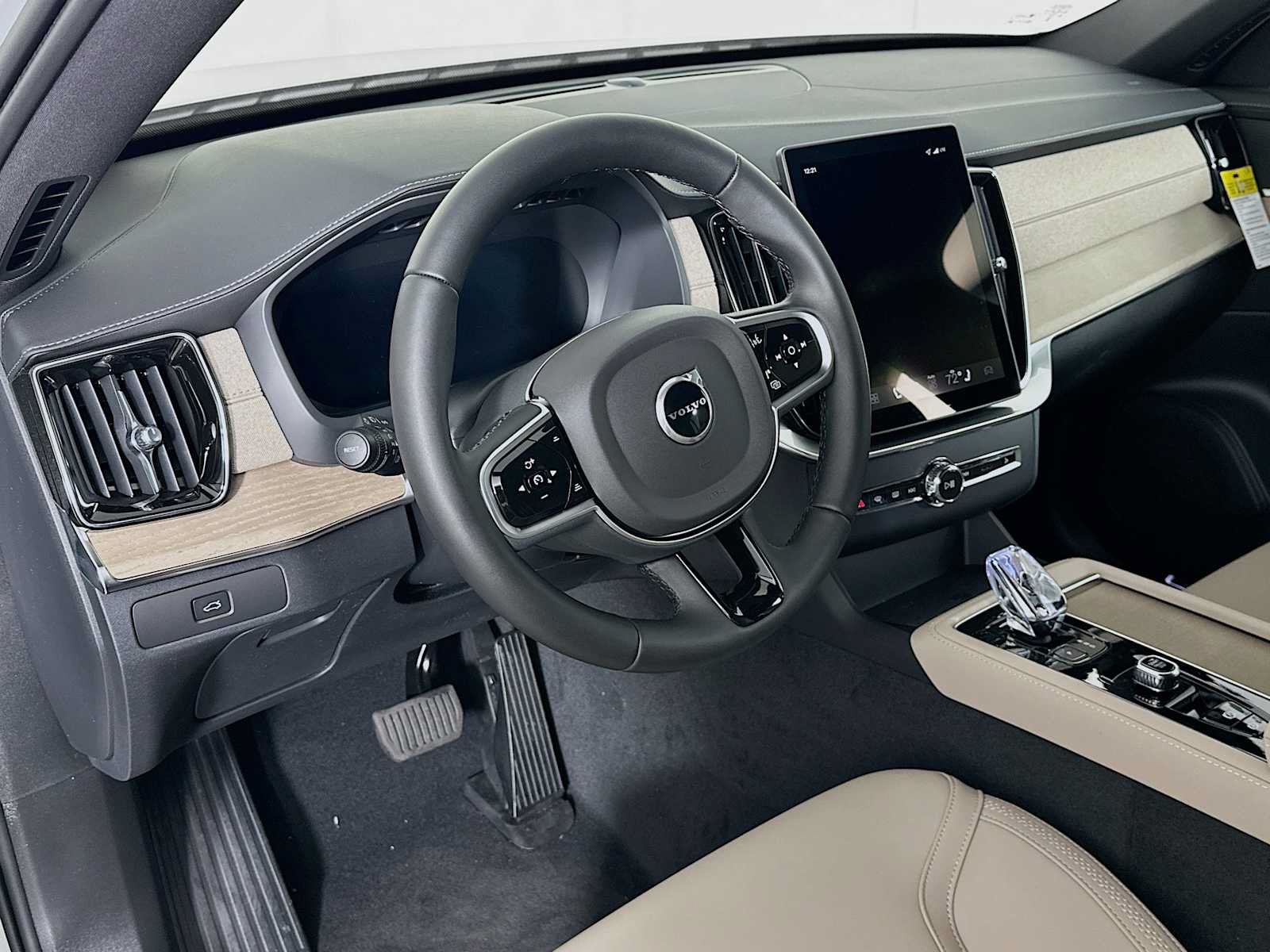 New 2026 Volvo XC90 B5 Plus w/ Protection Package AWD/4WD image 9