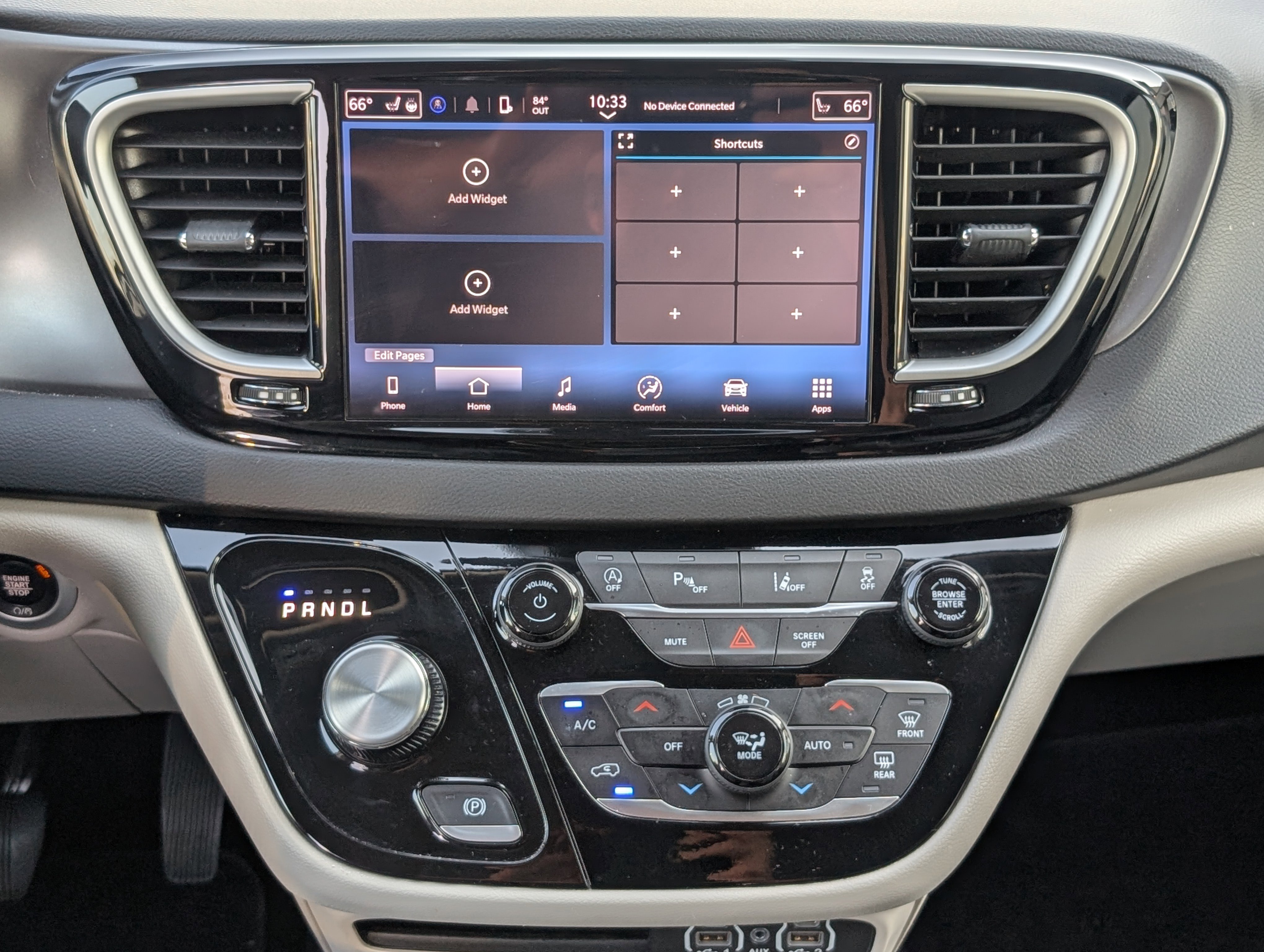 Used 2024 Chrysler Pacifica Touring-L image 17