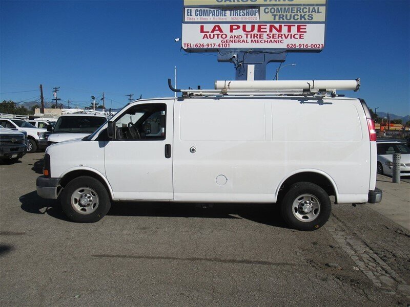 Used 2014 Chevrolet Express 2500 RWD image 2