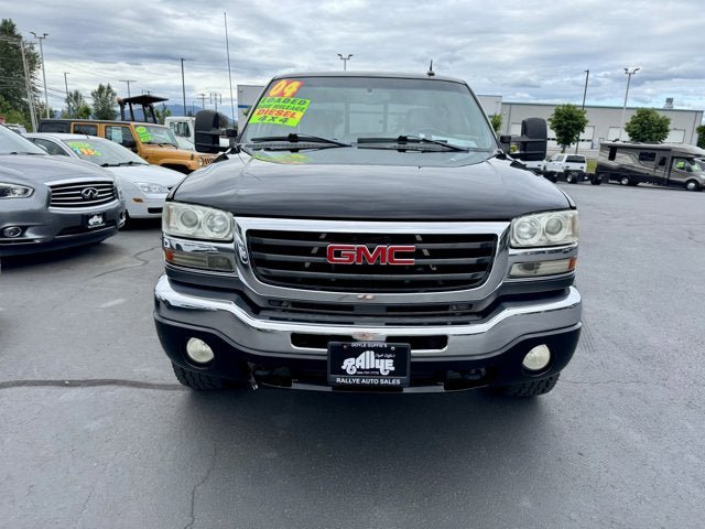 Used 2004 GMC Sierra 2500 SLT w/ Heavy-Duty Power Package AWD/4WD image 2