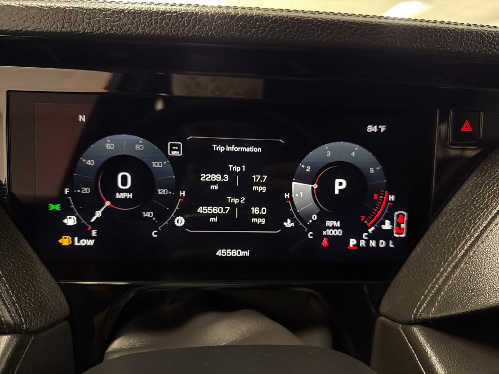 Used 2025 GMC Yukon Denali RWD image 18