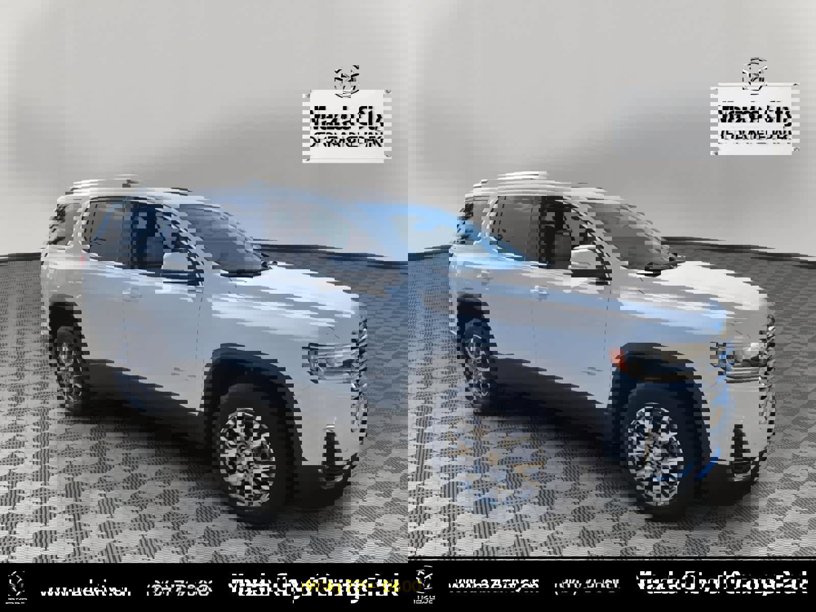 Used 2021 GMC Acadia SLT w/ Preferred Package image 1