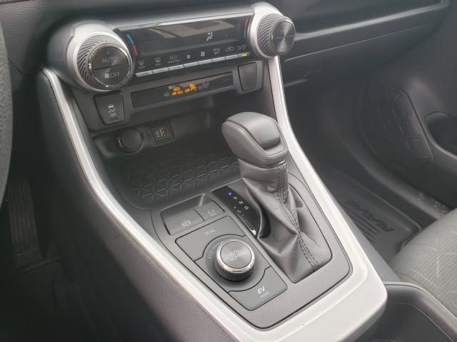 Used 2025 Toyota RAV4 XLE AWD/4WD image 24