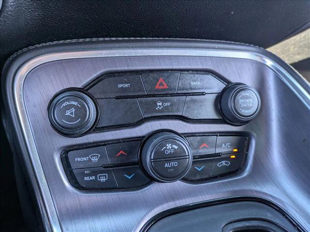 Used 2015 Dodge Challenger SXT image 14