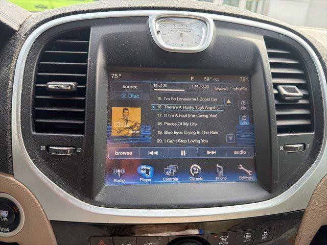 Used 2014 Chrysler 300 image 17