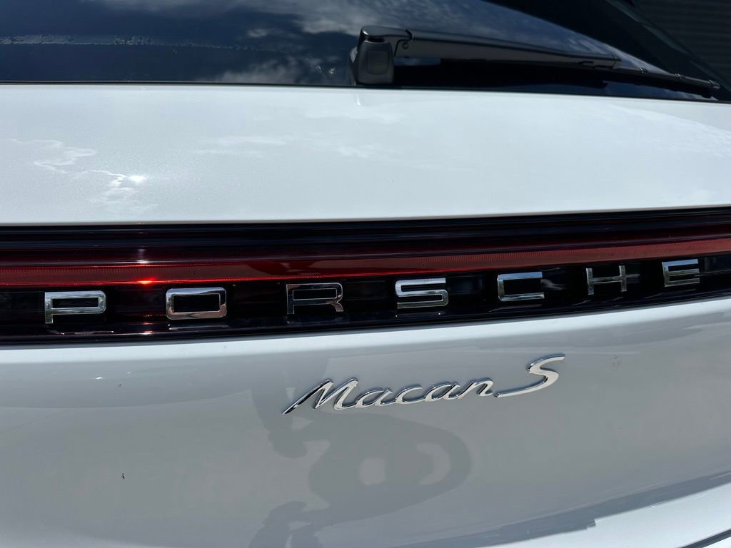Certified 2025 Porsche Macan S image 12